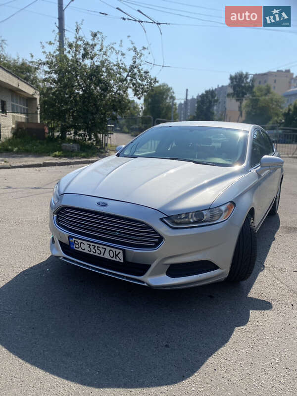 Седан Ford Fusion 2014 в Львові