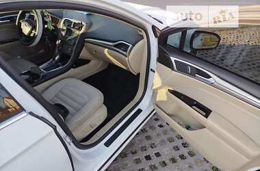 Седан Ford Fusion 2015 в 