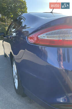Седан Ford Fusion 2013 в 
