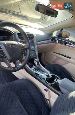 Седан Ford Fusion 2013 в 