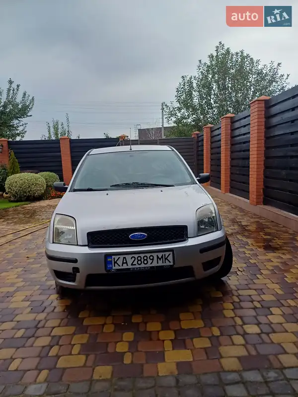 Хэтчбек Ford Fusion 2004 в 