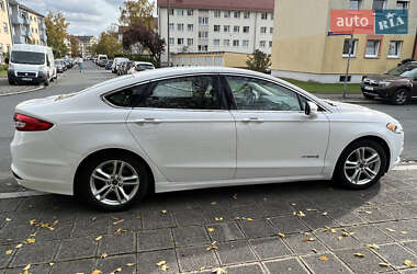 Седан Ford Fusion 2017 в 