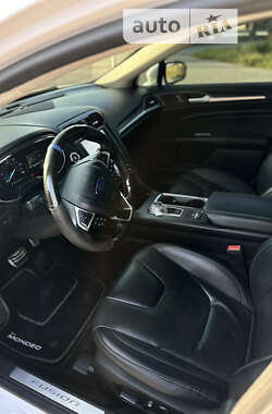 Седан Ford Fusion 2016 в 
