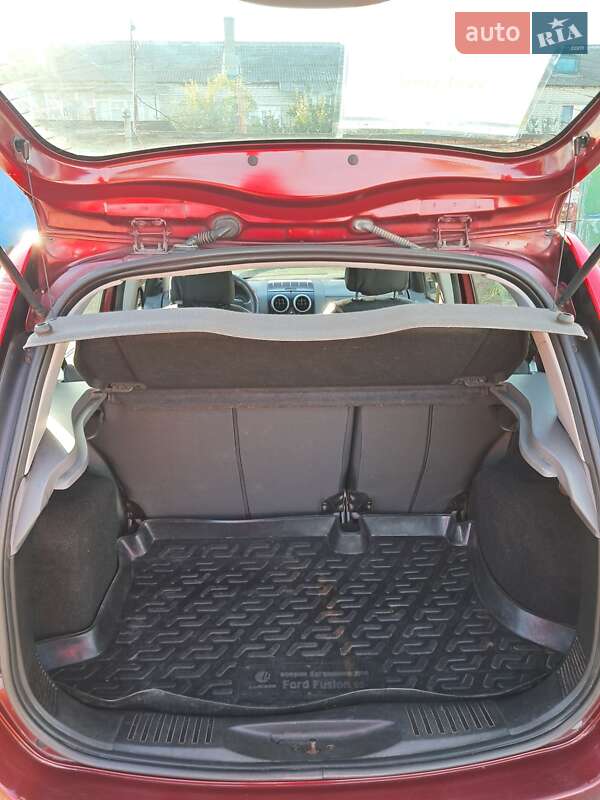 Хетчбек Ford Fusion 2003 в Безлюдівці