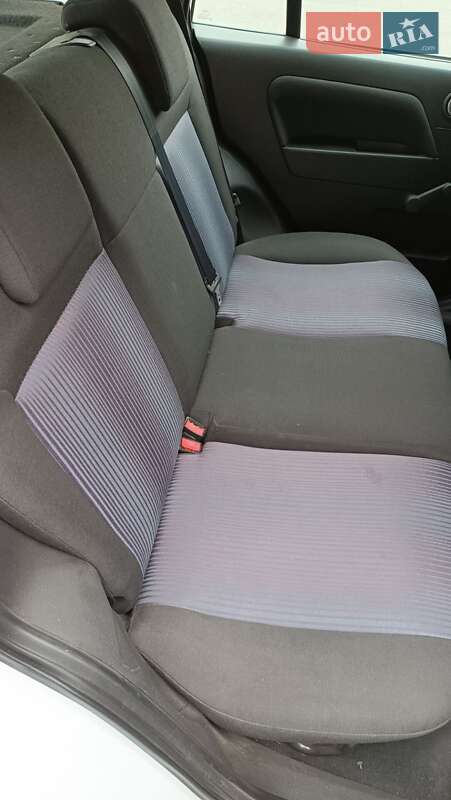 Хэтчбек Ford Fusion 2011 в Новых Санжарах
