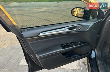 Седан Ford Fusion 2013 в 