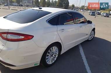 Седан Ford Fusion 2013 в 