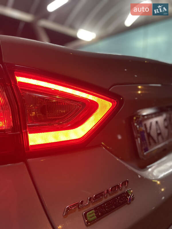 Седан Ford Fusion 2013 в Одесі