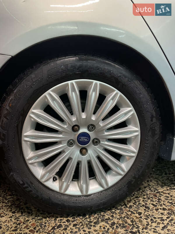 Седан Ford Fusion 2013 в Одесі