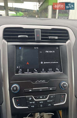 Седан Ford Fusion 2019 в 