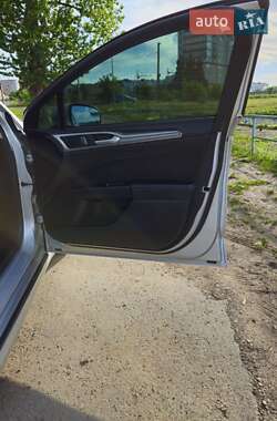 Седан Ford Fusion 2017 в 