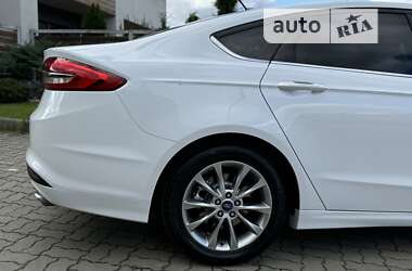 Седан Ford Fusion 2016 в Стрию