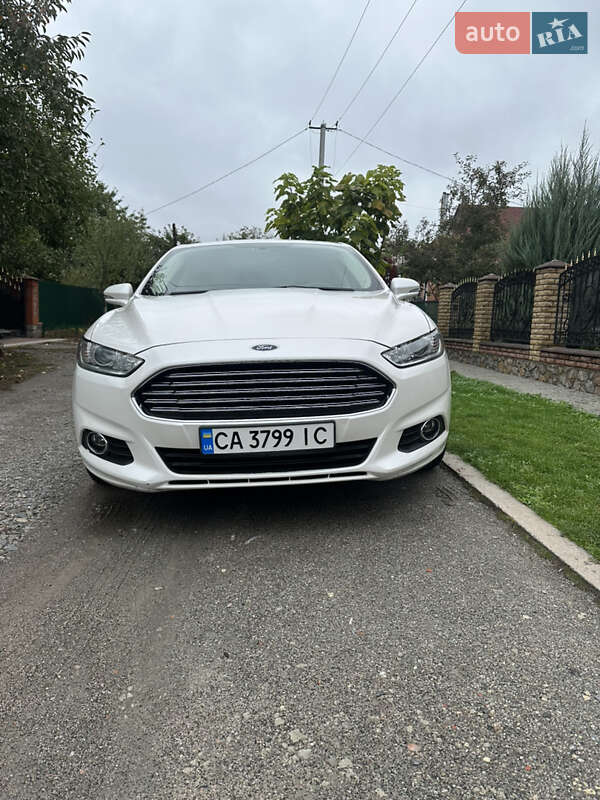 Седан Ford Fusion 2015 в Умані