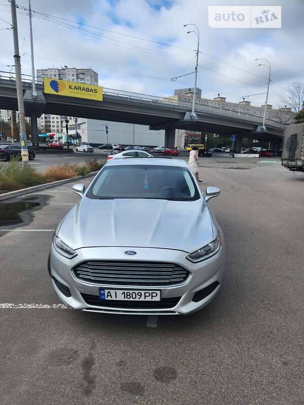 Седан Ford Fusion 2016 в 