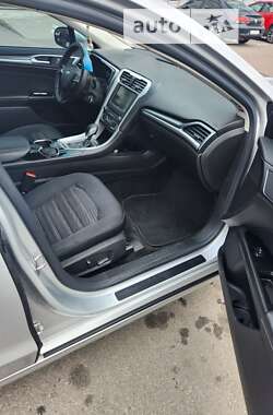 Седан Ford Fusion 2016 в 