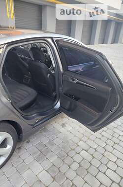 Седан Ford Fusion 2013 в 