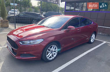 Седан Ford Fusion 2015 в 