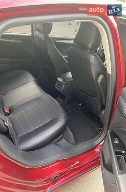 Седан Ford Fusion 2015 в 
