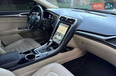 Седан Ford Fusion 2013 в 