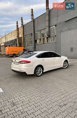 Седан Ford Fusion 2019 в 