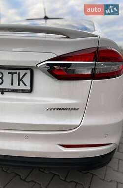 Седан Ford Fusion 2019 в 