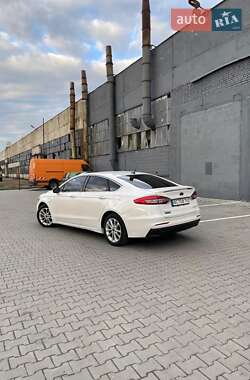 Седан Ford Fusion 2019 в 