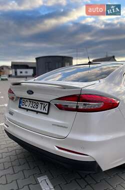 Седан Ford Fusion 2019 в 