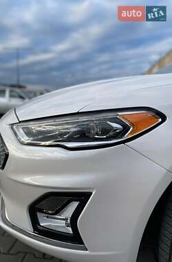Седан Ford Fusion 2019 в 
