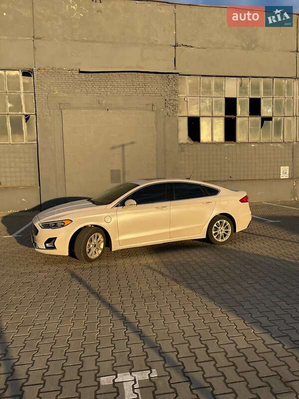 Седан Ford Fusion 2019 в Ивано-Франковске