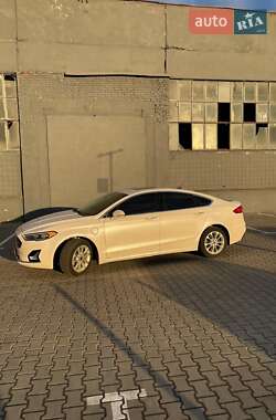 Седан Ford Fusion 2019 в 