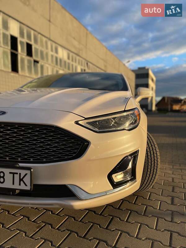 Седан Ford Fusion 2019 в Ивано-Франковске