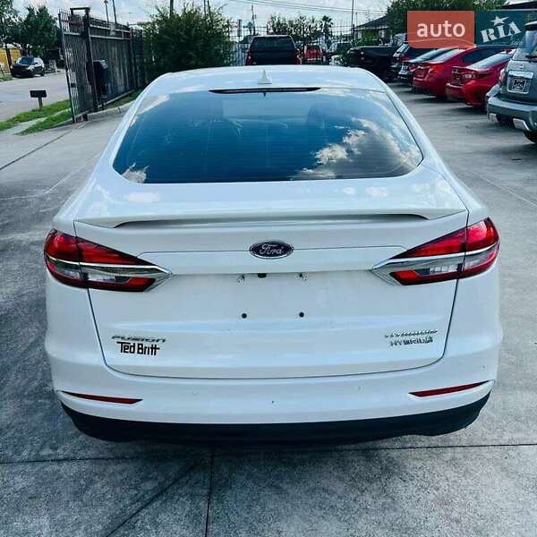 Седан Ford Fusion 2019 в Львове