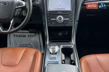 Седан Ford Fusion 2019 в 