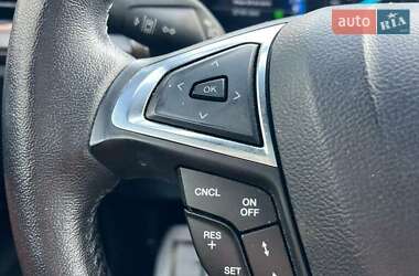 Седан Ford Fusion 2019 в 