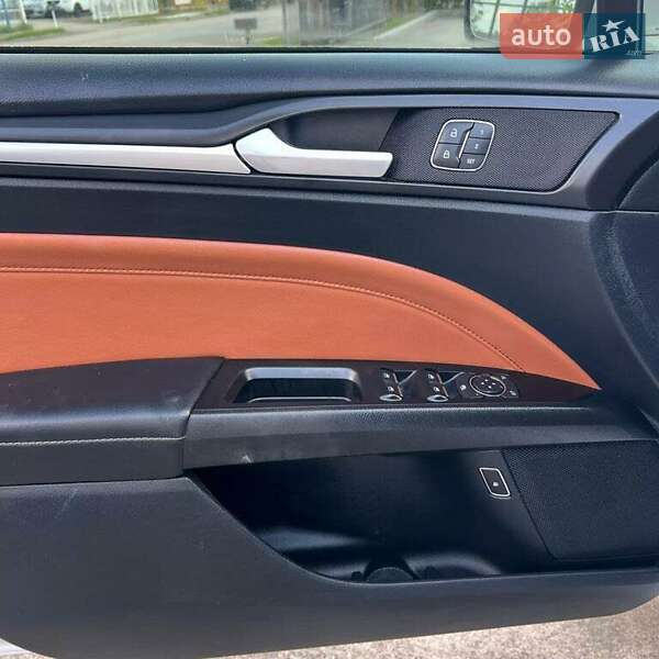 Седан Ford Fusion 2019 в Львове