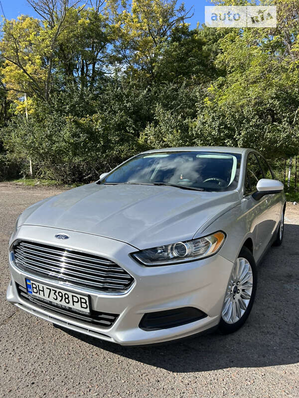 Седан Ford Fusion 2015 в Одесі