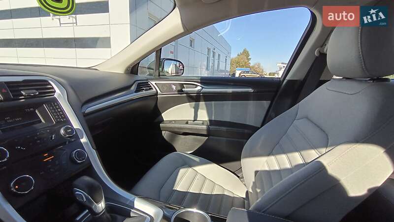 Седан Ford Fusion 2015 в Рівному