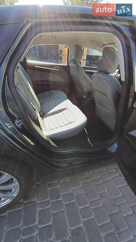 Седан Ford Fusion 2015 в Рівному