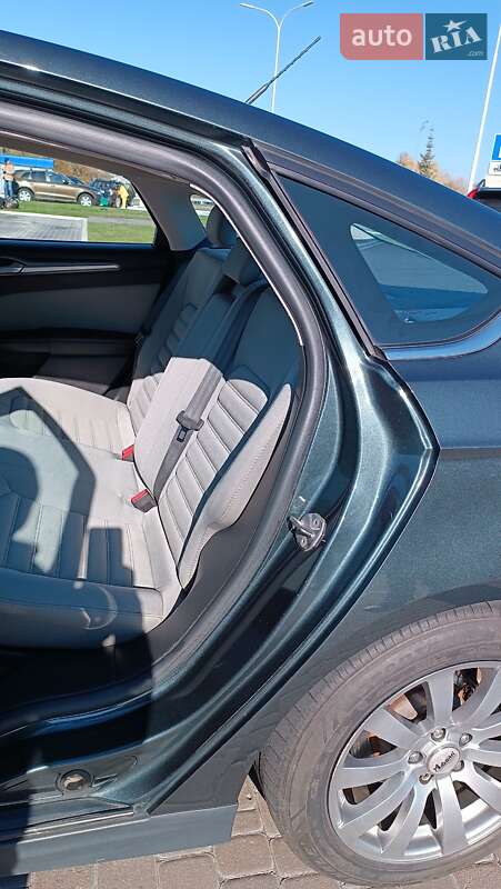 Седан Ford Fusion 2015 в Рівному