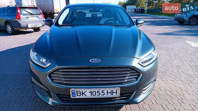 Седан Ford Fusion 2015 в Рівному