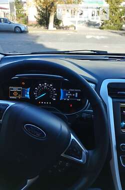 Седан Ford Fusion 2015 в 