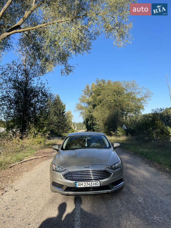 Седан Ford Fusion 2016 в Тараще