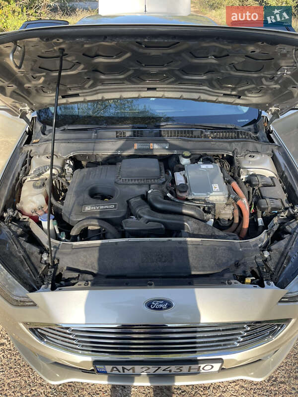 Седан Ford Fusion 2016 в Тараще