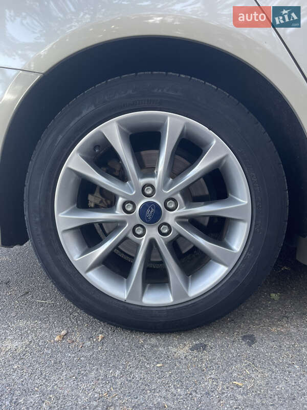 Седан Ford Fusion 2016 в Тараще
