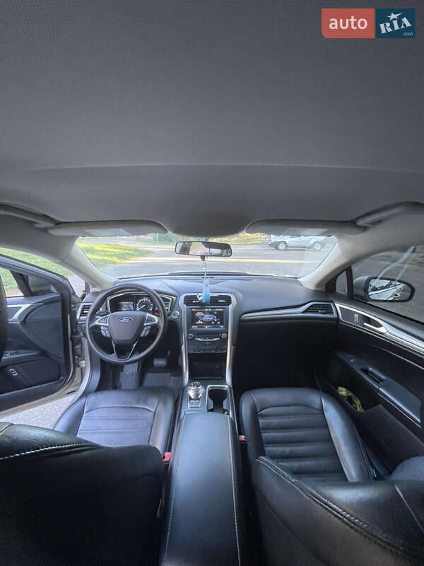 Седан Ford Fusion 2016 в Тараще