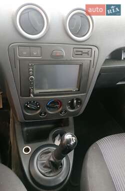 Хэтчбек Ford Fusion 2008 в 