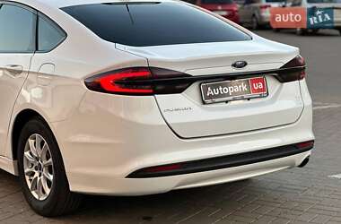 Седан Ford Fusion 2016 в 
