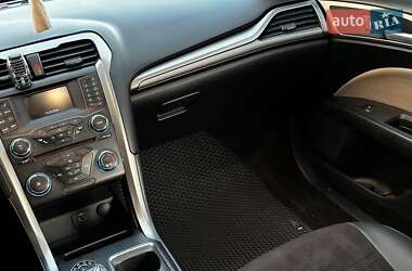 Седан Ford Fusion 2016 в 