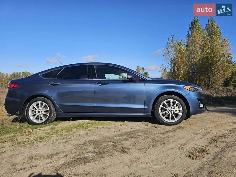 Седан Ford Fusion 2019 в Києві