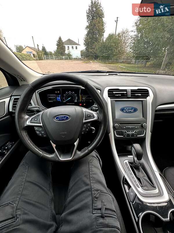 Седан Ford Fusion 2015 в Тростянці